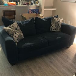 FREE Mint Condition Pull Out Couch FREE ✅