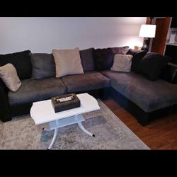 Sectional Sofa w/ 10 Loose Pillows