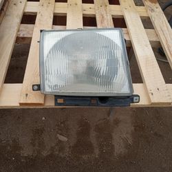 98 Toyota Tacoma Driverside Headlight