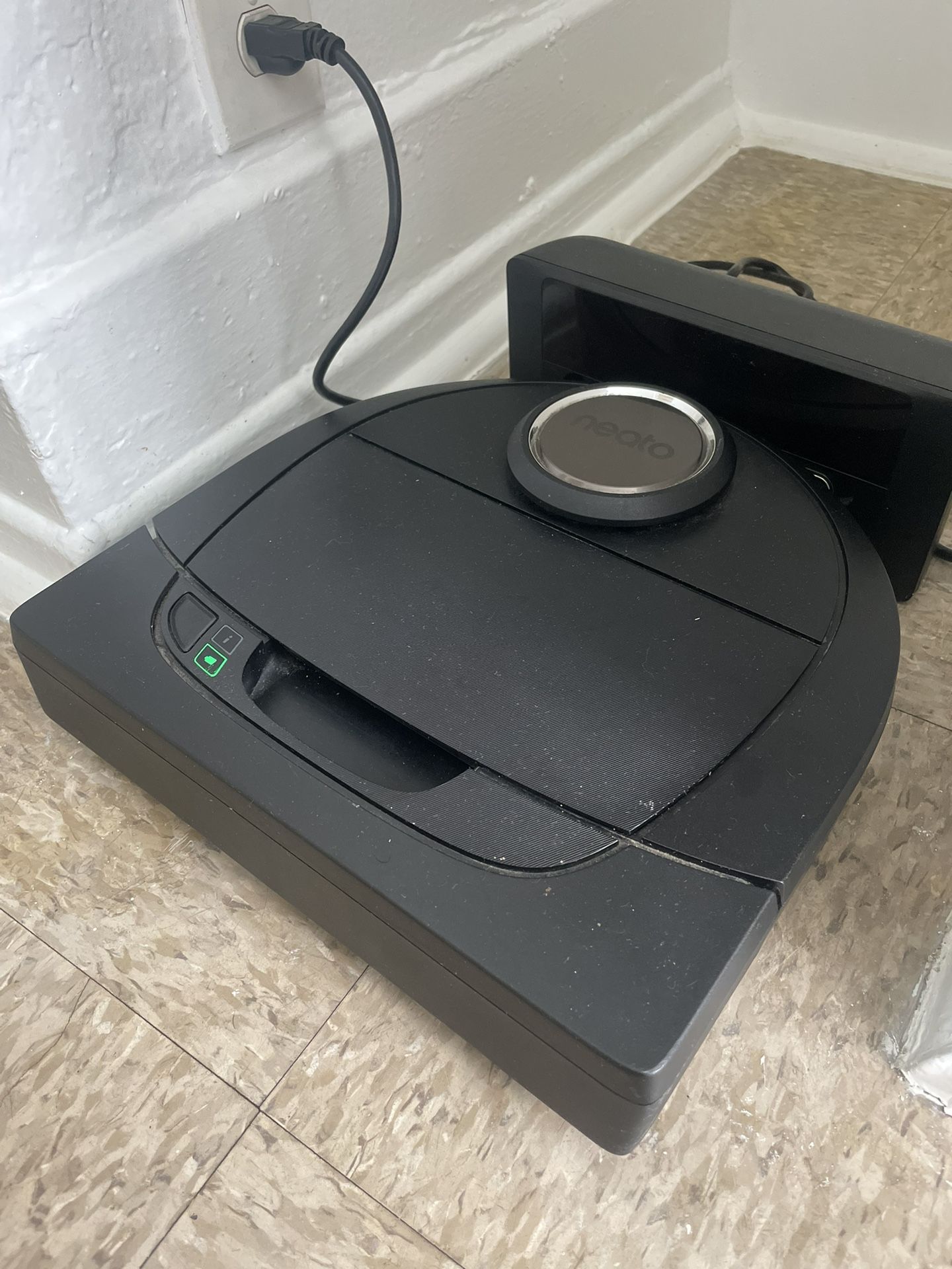Neato D5 Vacuum