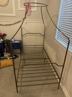 Metal Twin Canopy Bed Gold