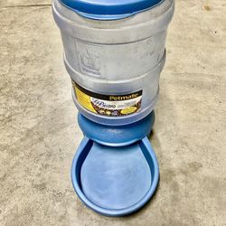 Petmate Le Bistro Pet Feeder