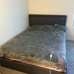 Quine size bed and mattress 🛌