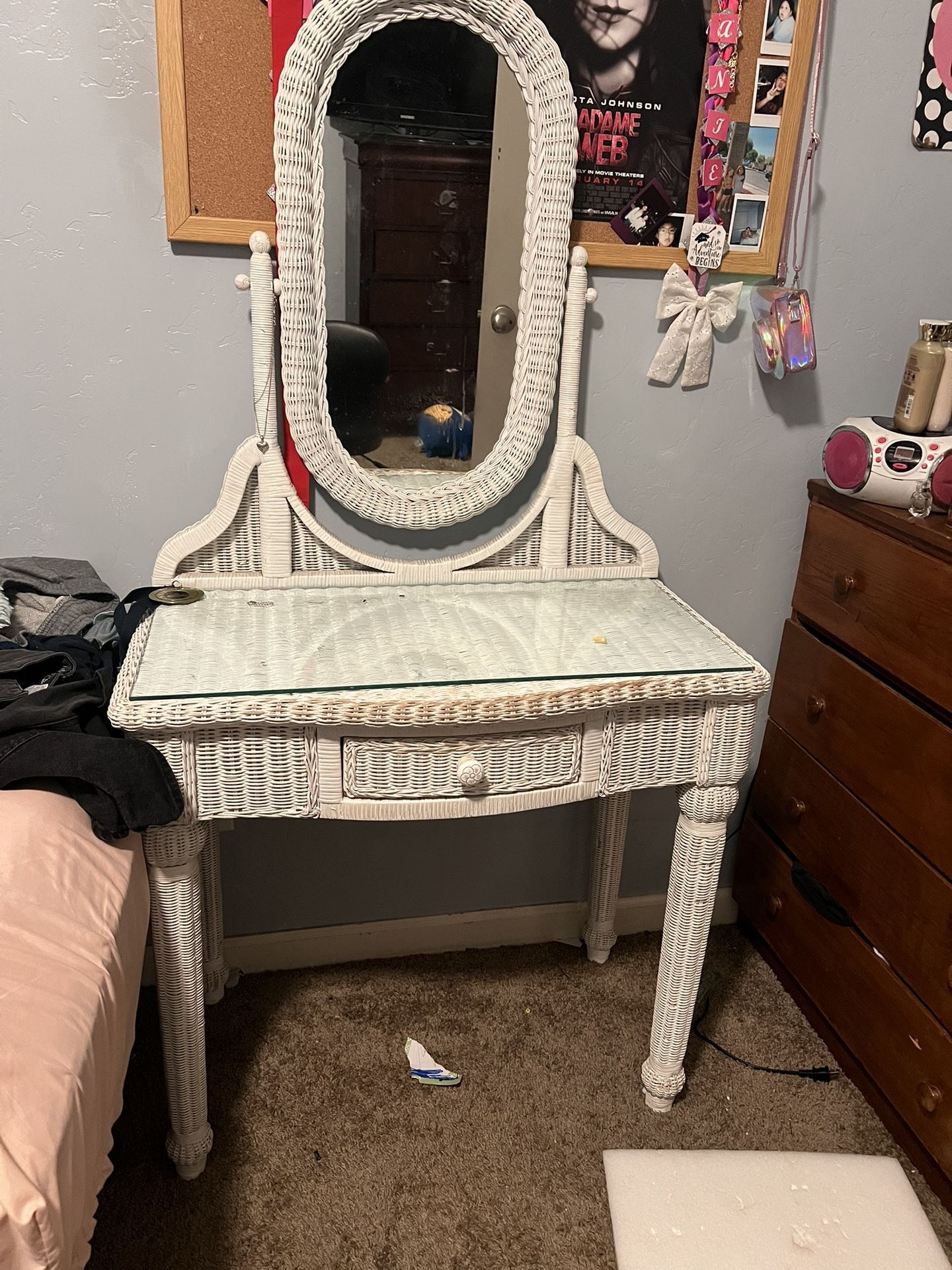 Vintage Wicker Vantiy With Glass Top