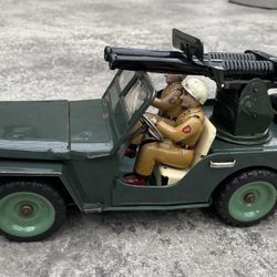 * 1950s MSK TOY TIN-LITHO FRICTION 12” LONG ARMY JEEP with ARTILLERY !