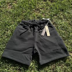 Essentials Stretch limo 