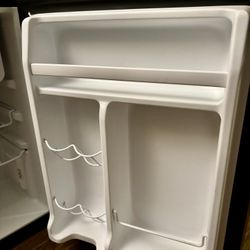 Whirlpool 2.7 cu ft Mini Fridge 