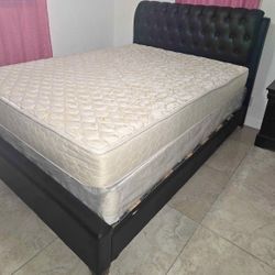 Set Queen Bedroom With Night Stand , Dreseer , And Mattress. Price Including Delivery 