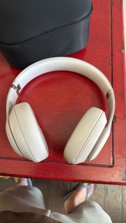 Beats Studio Pro Premium Wireless Over-Ear Headphones