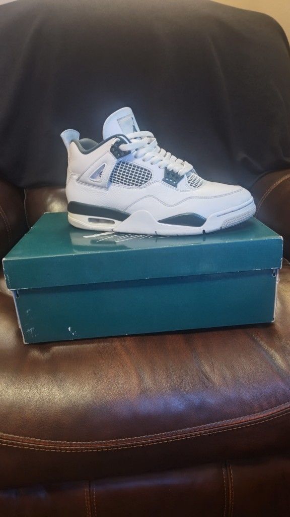 Jordan 4 Retro Oxidized Green Lightly Worn Right Toe Box Is Creased From Driving