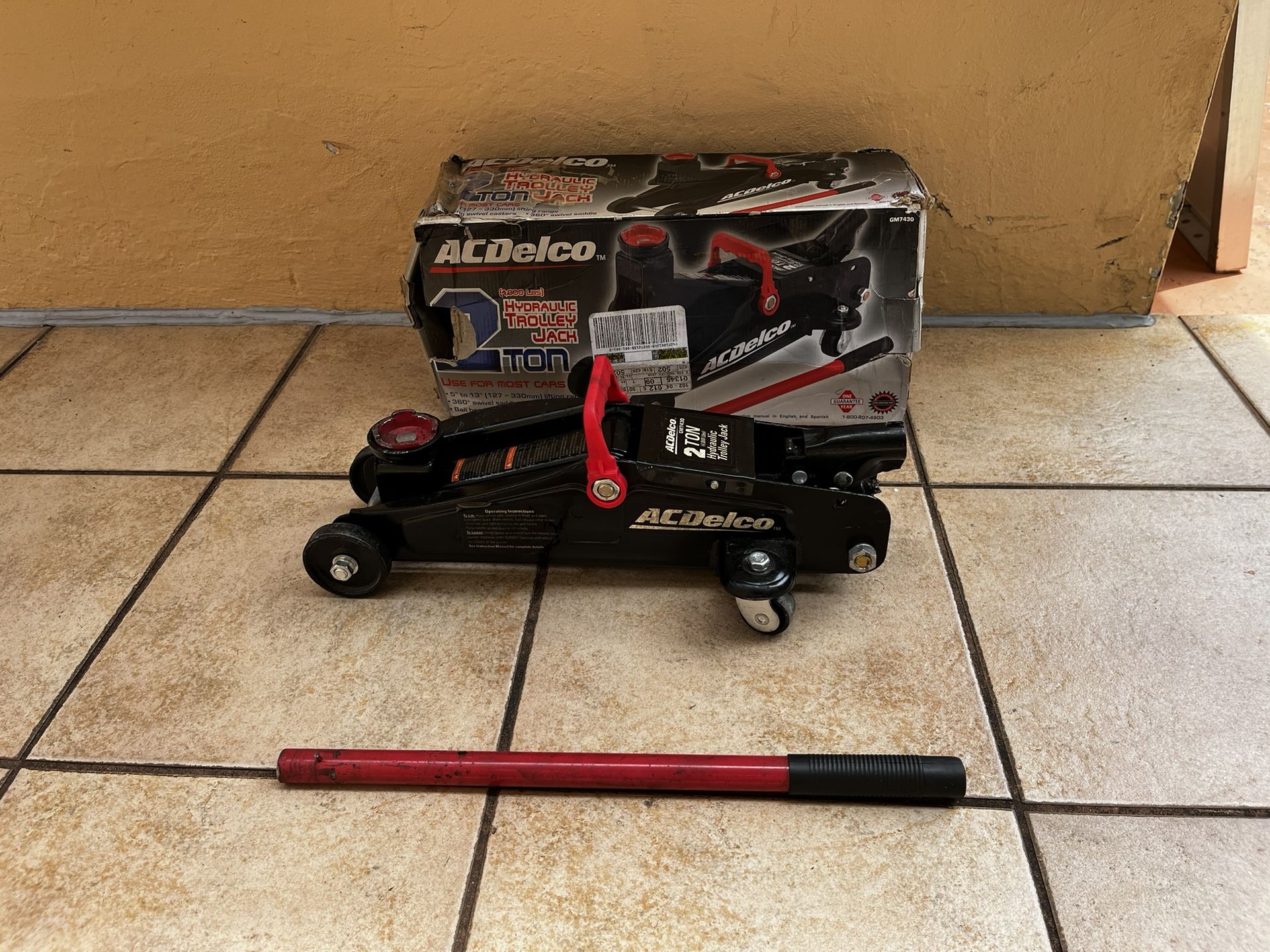 ACDelco 2 TON Hydraulic Trolley Jack…4,000lbs…5” To 13” Lifting Range, 360 Swivel Saddle… Ball Bearing Swivel Casters… In Good Condition…$45