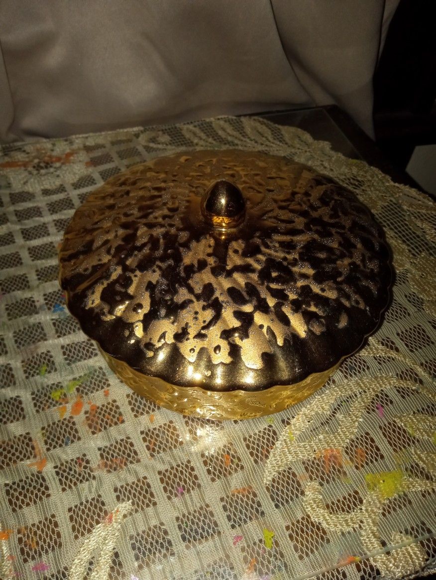 22 Karat Gold Marked Jewelry Ceramic Dish