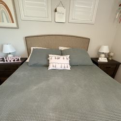 Queen Size Bed With 2 Night Stands 