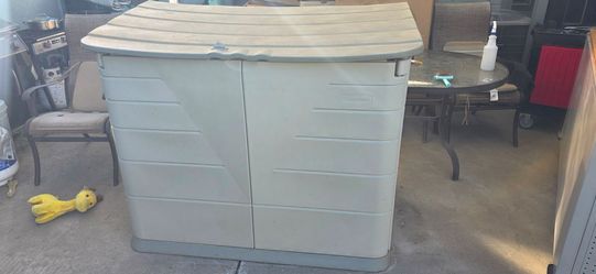 Storage Shed  cost over 500 take 200 cash