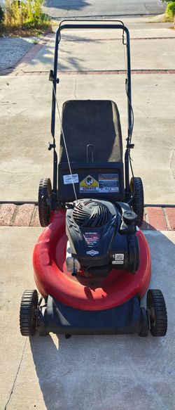 Yard Machines 21” Gas Lawn Mower – Briggs & Stratton 140cc – Bag Included