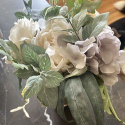 White Ceramic Urn faux Planter. Read  Description