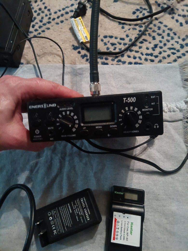 Enersound T-500 FM Multi-Channel Assistive Listening Transmitter 72-76 MHzFREEBOSS FB-V04 Wireless Microphone Receiver 3