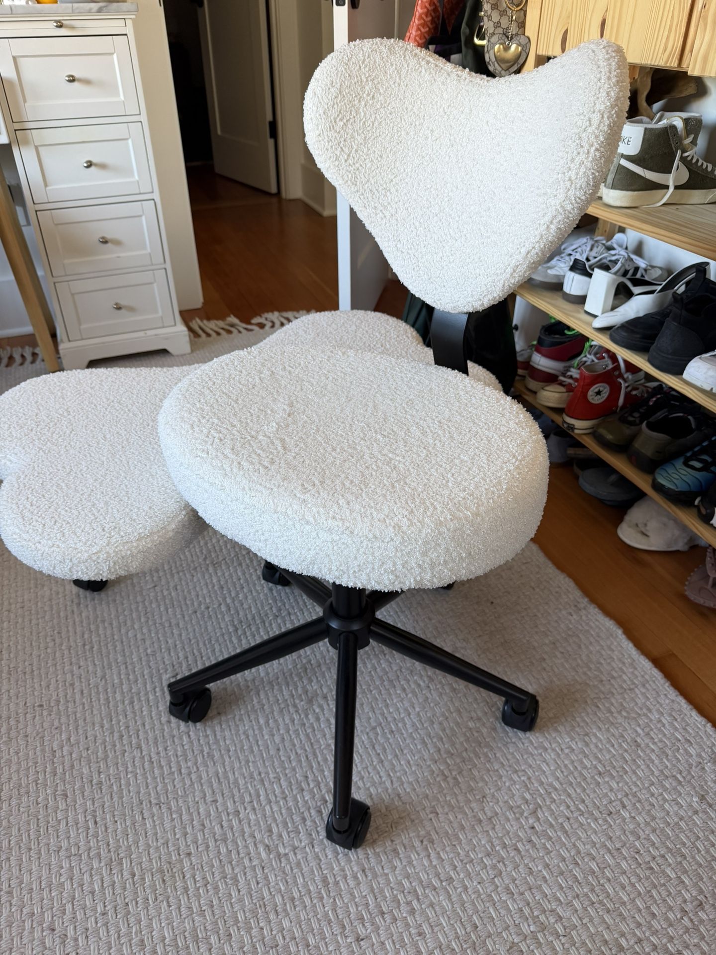 LIKE NEW! Cross legged office/meditation chair