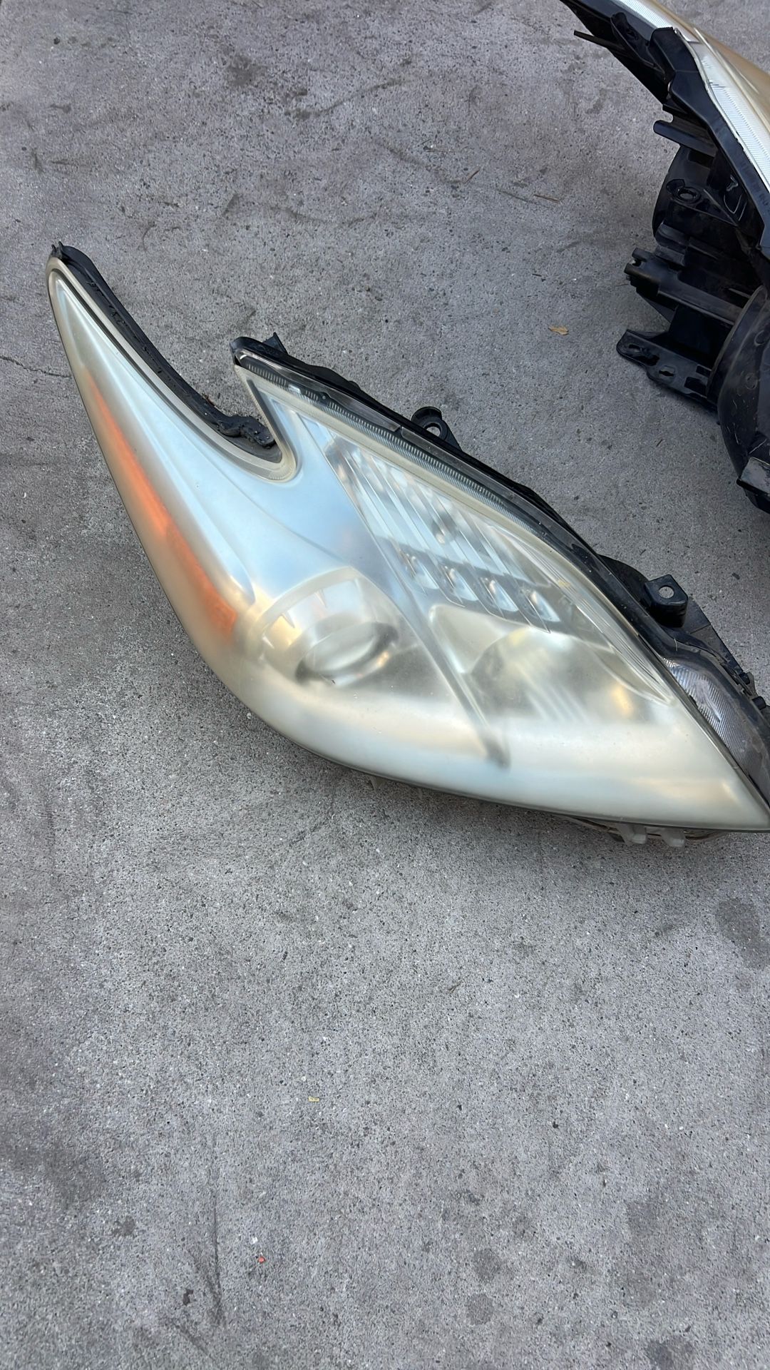 2010 Toyota Prius Right Headlight