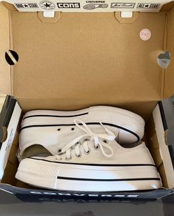 Womens White Converse Shoes Size 6.5