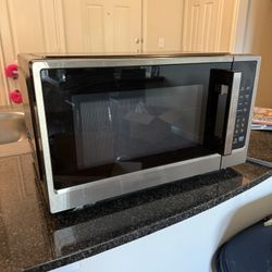 Insignia™ - .9 Cu. Ft. Compact Countertop Microwave - Stainless