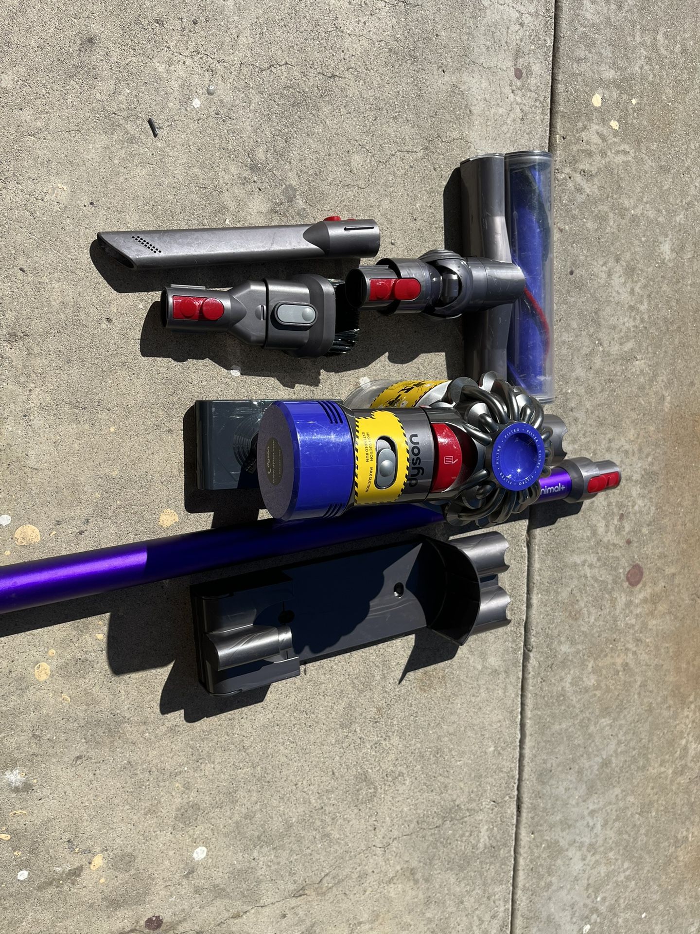 Dyson  V8  Cordless Stick Vacuum 