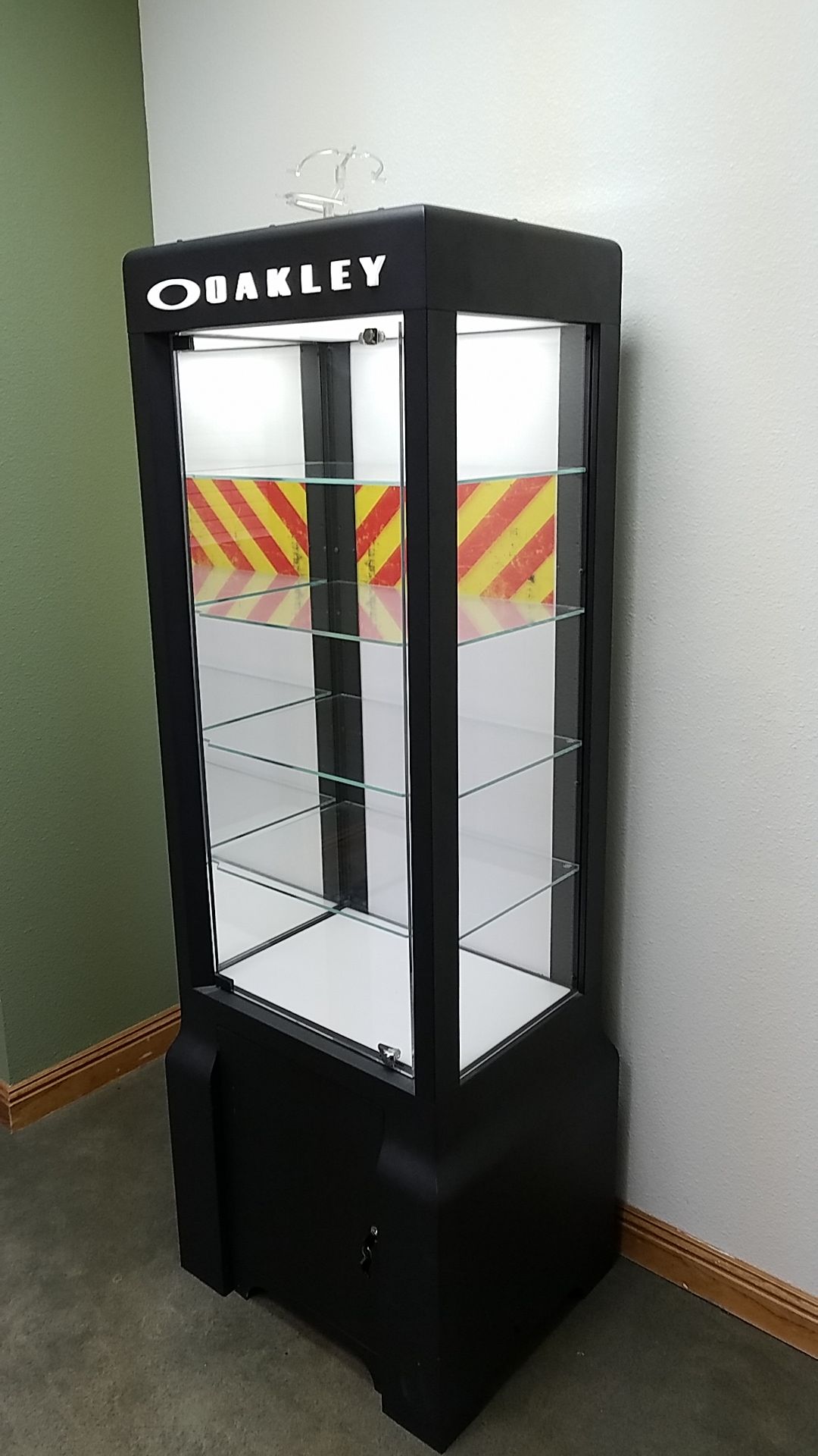 Oakley glass store case