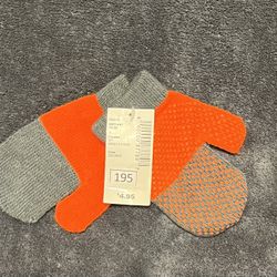 Boy’s The Children’s Place Orange and Gray Mittens One Size Ages 0-1 Year. NWT.  This is a nice pair of boy’s orange and gray mittens.They feature sli