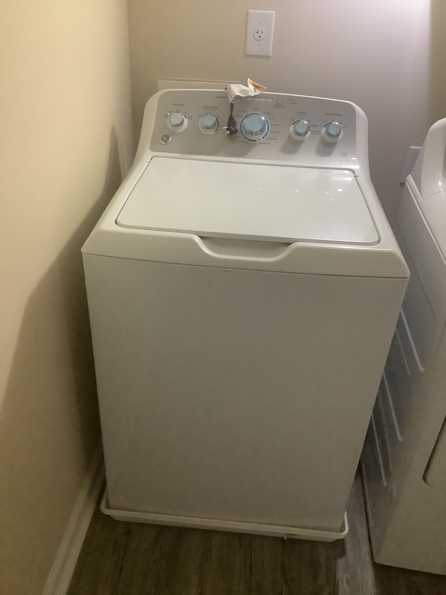 Washer & Dryer Washing Machine Has No Agitator. Brand New Appliances Brand Is General Electric 375 Each. I Will Deliver It to You.