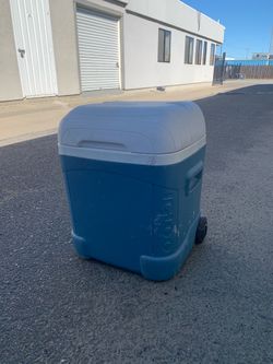 Igloo Cube Cooler with Wheels