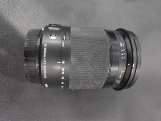 Sigma 18-300mm f/3.5-6.3 DC Zoom Lens