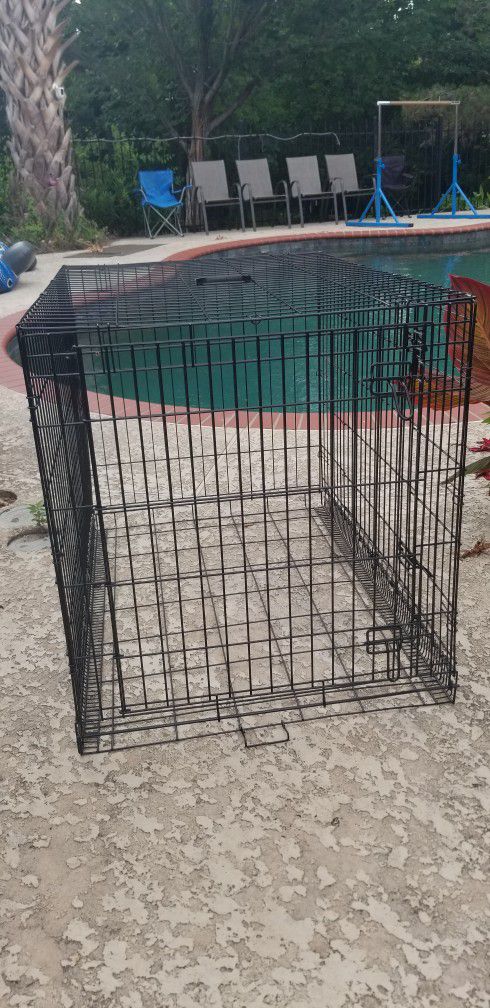 Large Folding Dog Crate Kennel With 2 Doors And An Optional Divider Insert. Has A Tray With It
