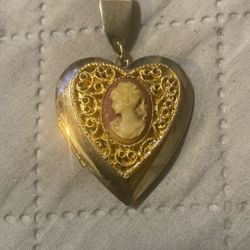  vintage-style gold-plated heart locket 