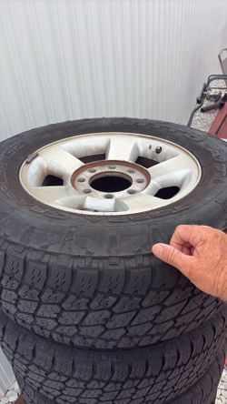 Wheel and tire 8 lug for dodge ram 2500