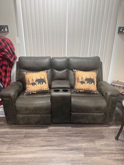 Two recliners in one