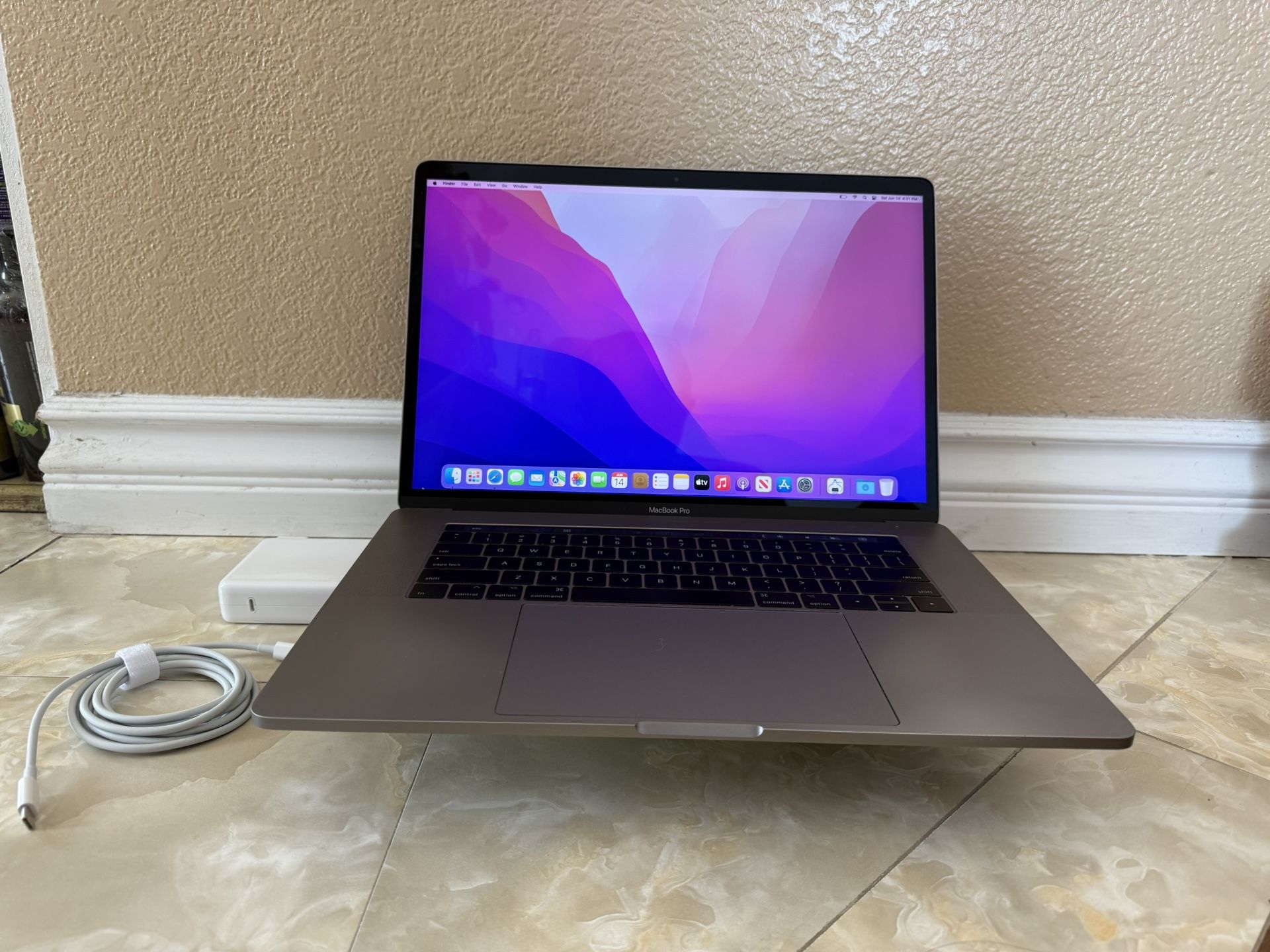 MacBook Pro 15” I7 16G 256G