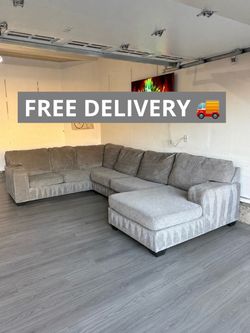 •Free Delivery• Large Gray Sectional Couch