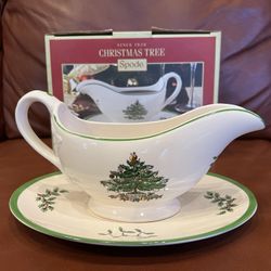 Spode Christmas Tree Sauce Gravy Boat and Plate Stand Set w/Box