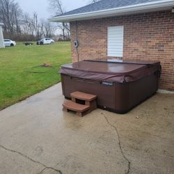 Bullfrog X7L Hot Tub  Reduced To Sell