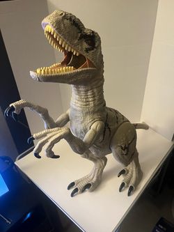 Jurassic World Super Colossal Atrociraptor Toy