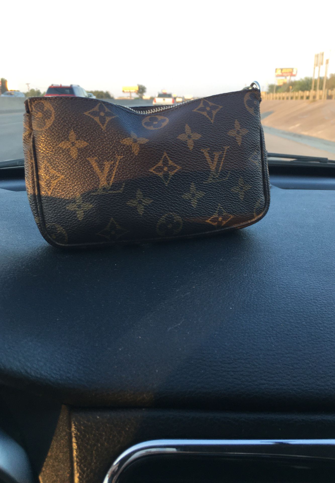 Louis Vuitton Compact Monogram Etoile for Sale in Fort Worth, TX - OfferUp