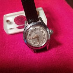 The" Normandie". Ladies --  80 Yr. Old ? Collector Piece.  French, with 17-Jewel Swiss Calibre w/ Incabloc Shock Dampening.  Pls. read Description .