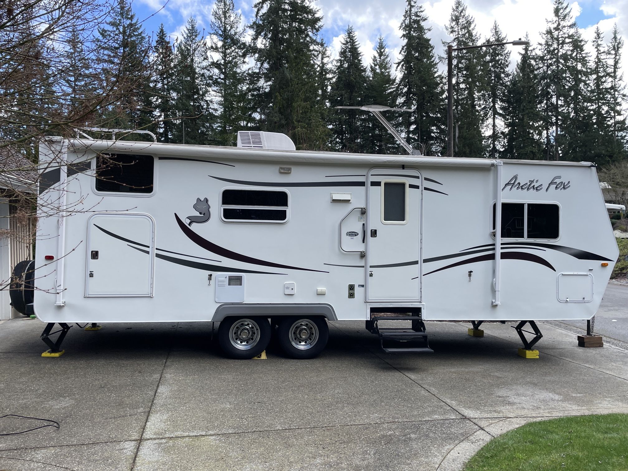 PENDING***2007 Arctic Fox 26Z Bunkhouse Travel Trailer