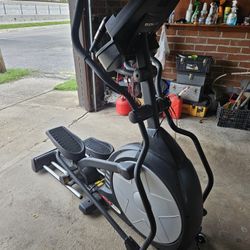 Elliptical Workout Machine :Sole E25: