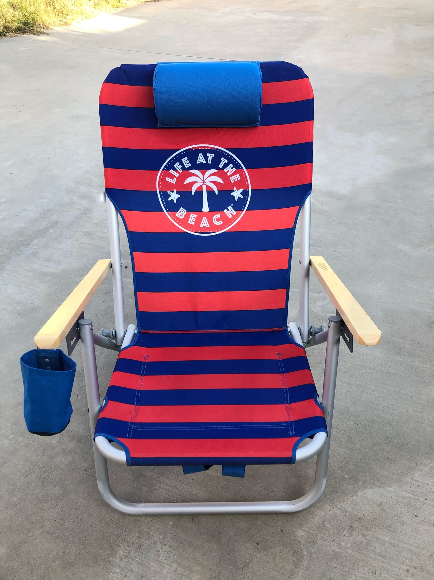 Folding beach chair