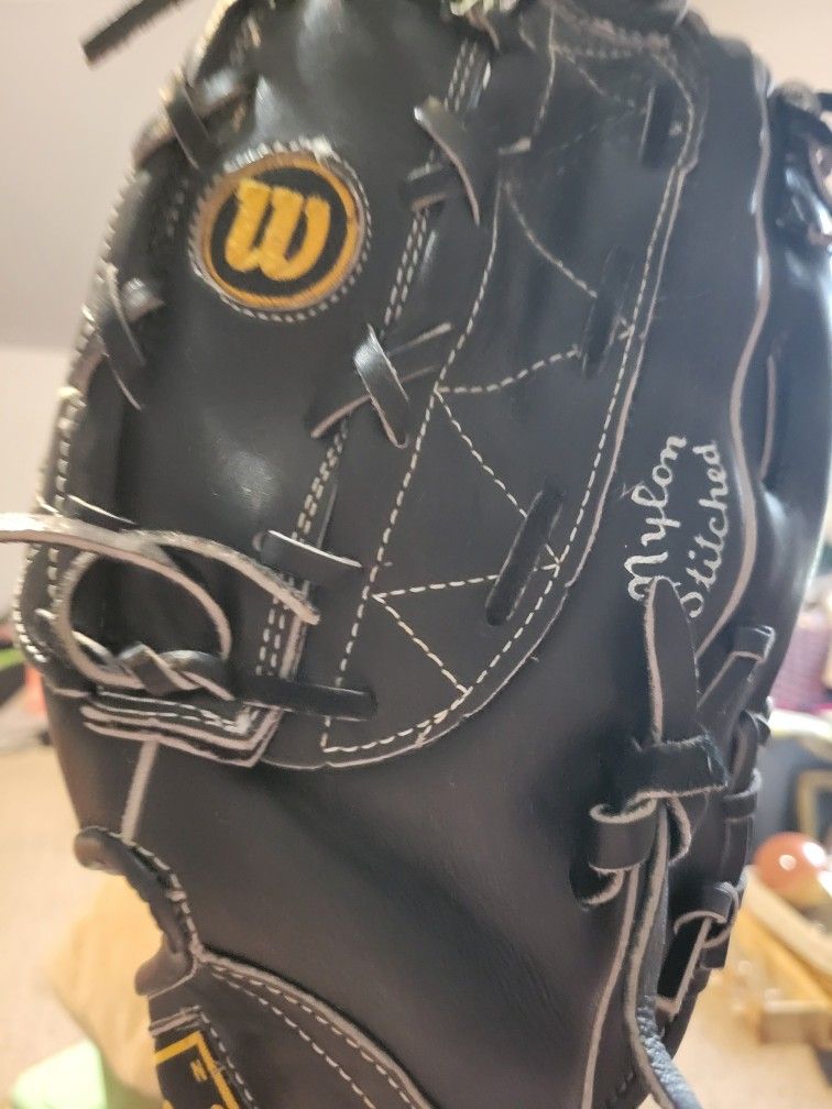 Wilson All Leather Black Glove..A2945