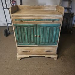 Cabinet/hutch