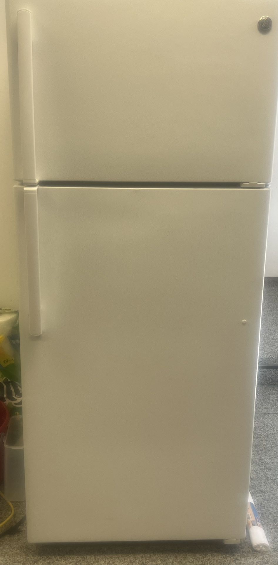 GE 16.6 Cu Ft Refrigerator
