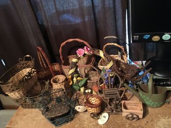 Lot of 15 wicker metal baskets decorations for displays garden decor