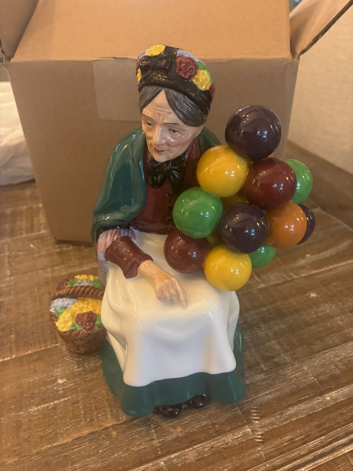 Royal Doulton The Old Balloon Seller Woman Lady 7" Figurine HN 1315